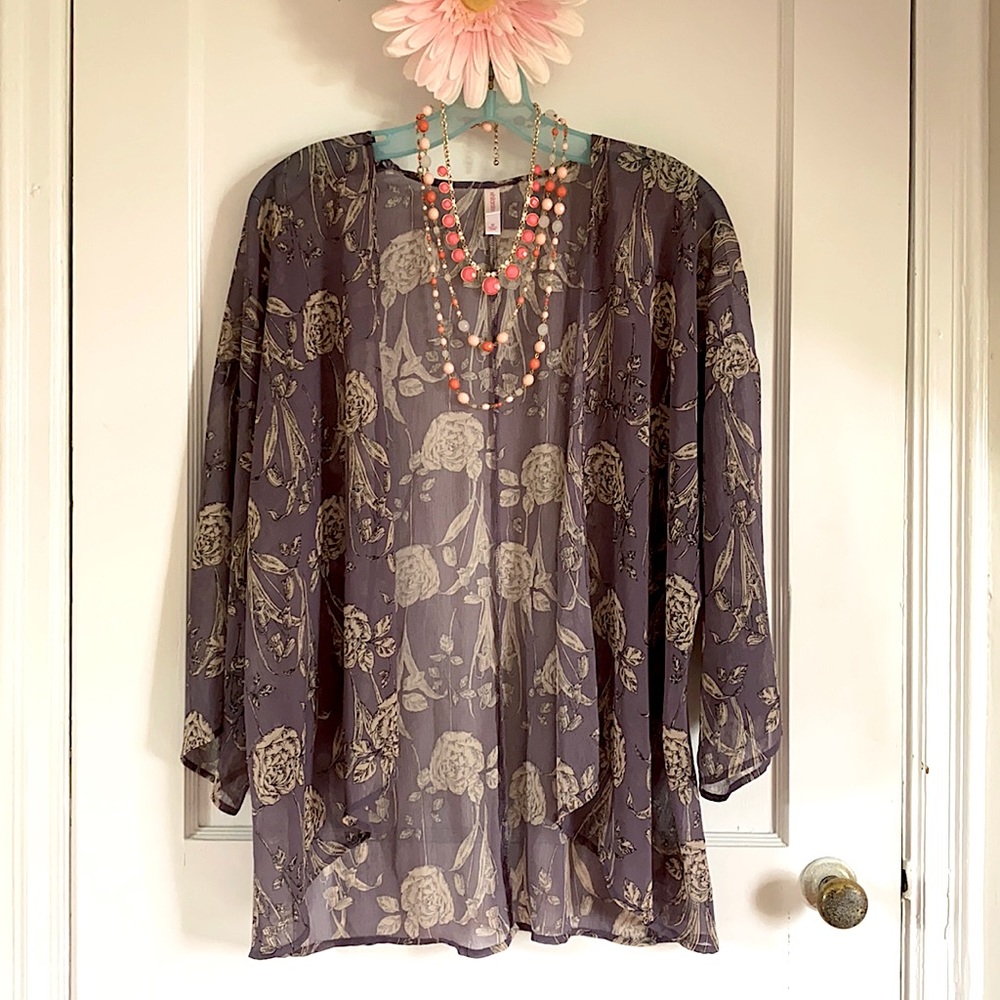 Xhilaration US size M hi-low sheer kimono top